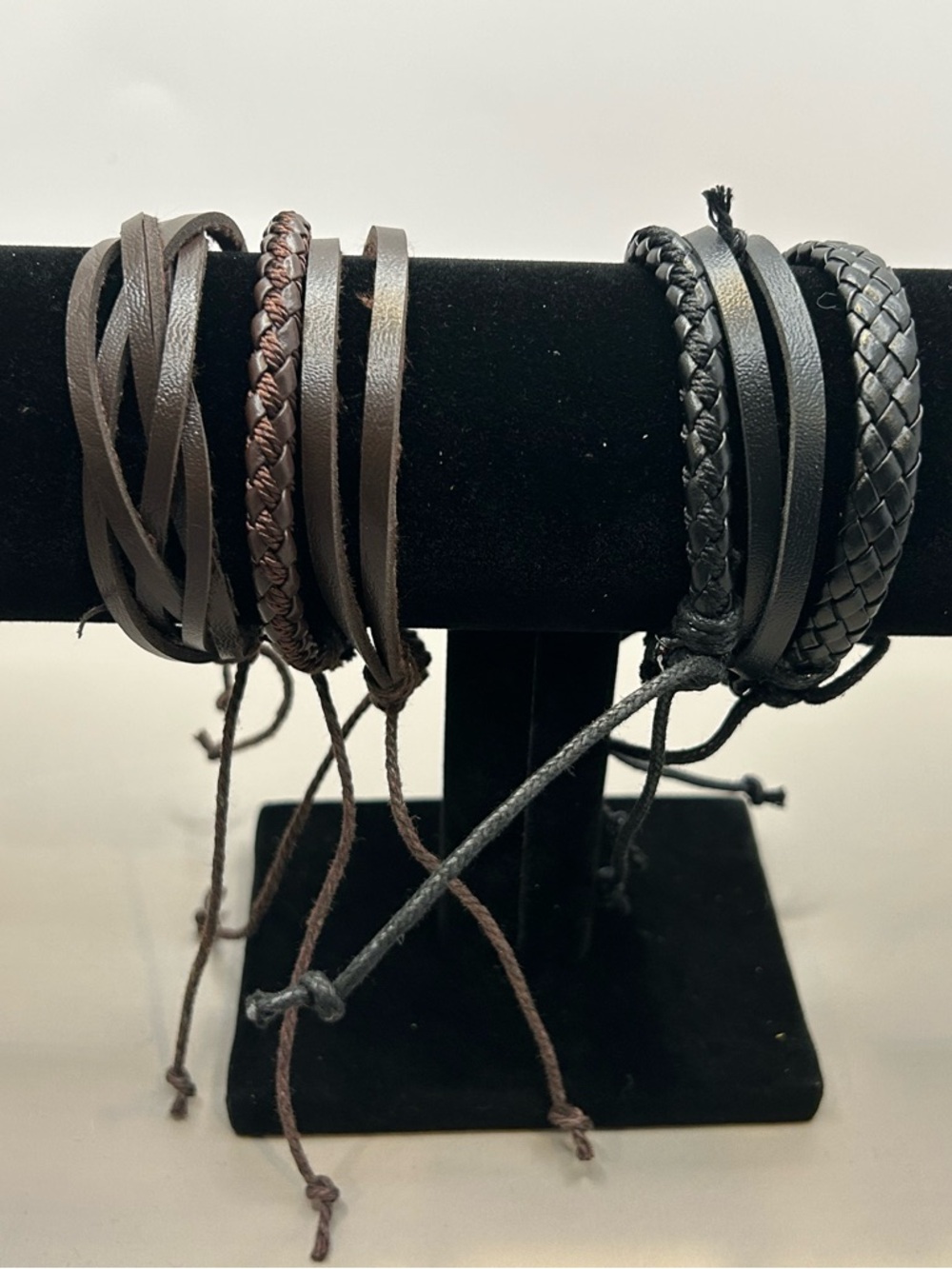 Set Men's Layered Leather Bracelets in Black and Brown